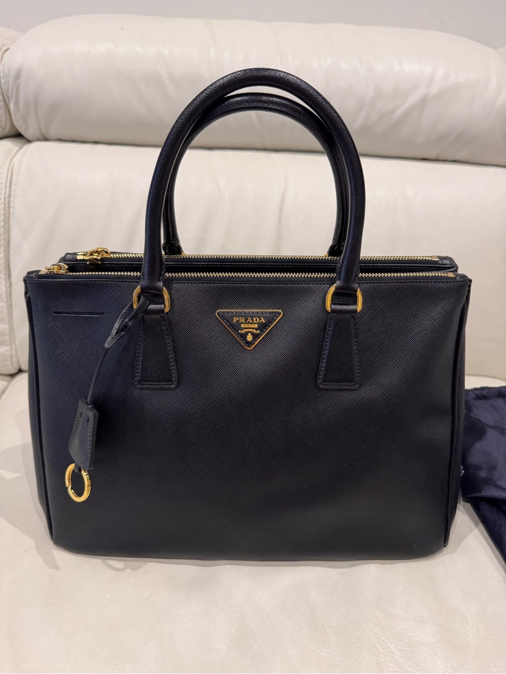 [Authentic] PRADA Saffiano Lux Galleria Medium Double Zip Tote in Black